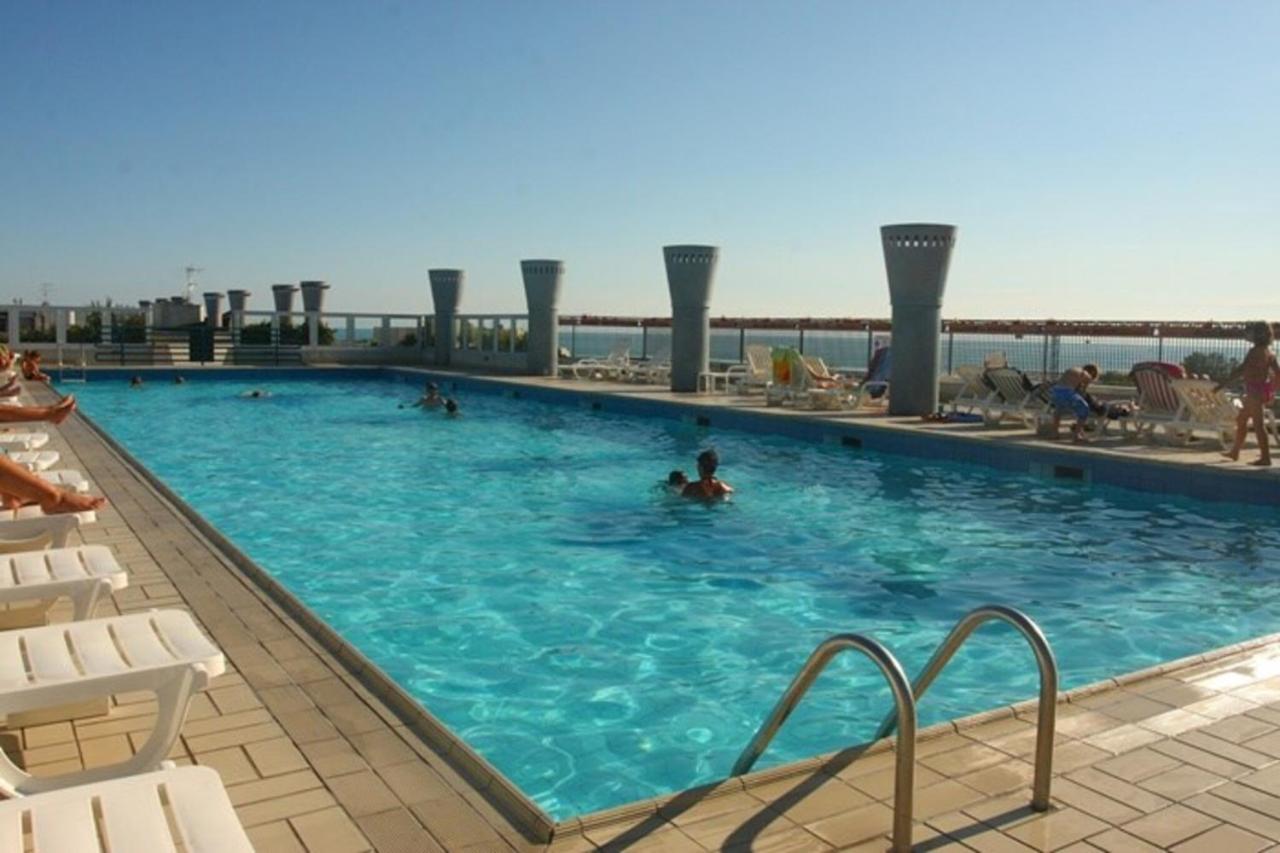 Lovely Flat In A With Pool - Beahost Apartment