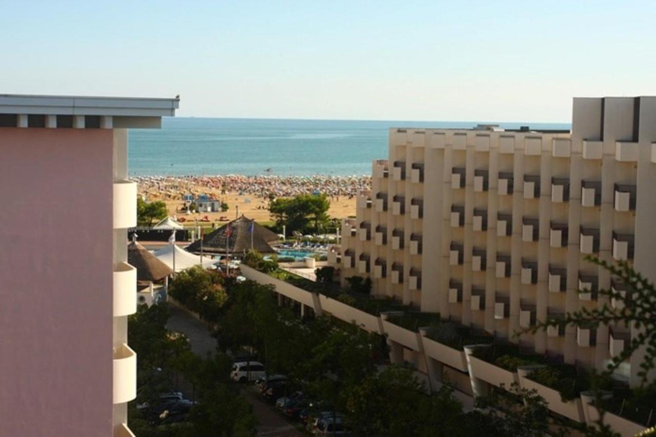 Lovely Flat In A With Pool - Beahost Apartment